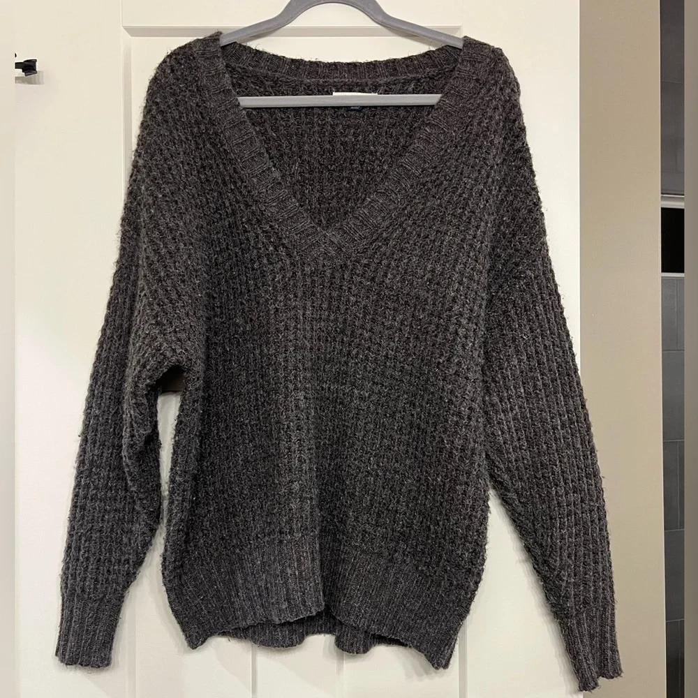 Cozy oversized v-neck sweater - Picture 2 of 5